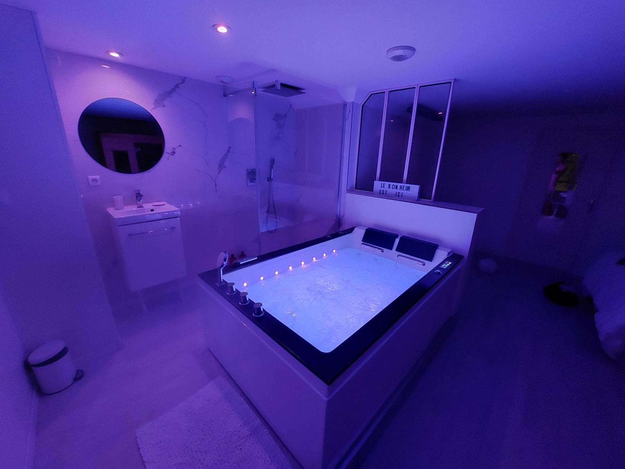 Love Room White - Les Delices Rooms Angers Exterior photo