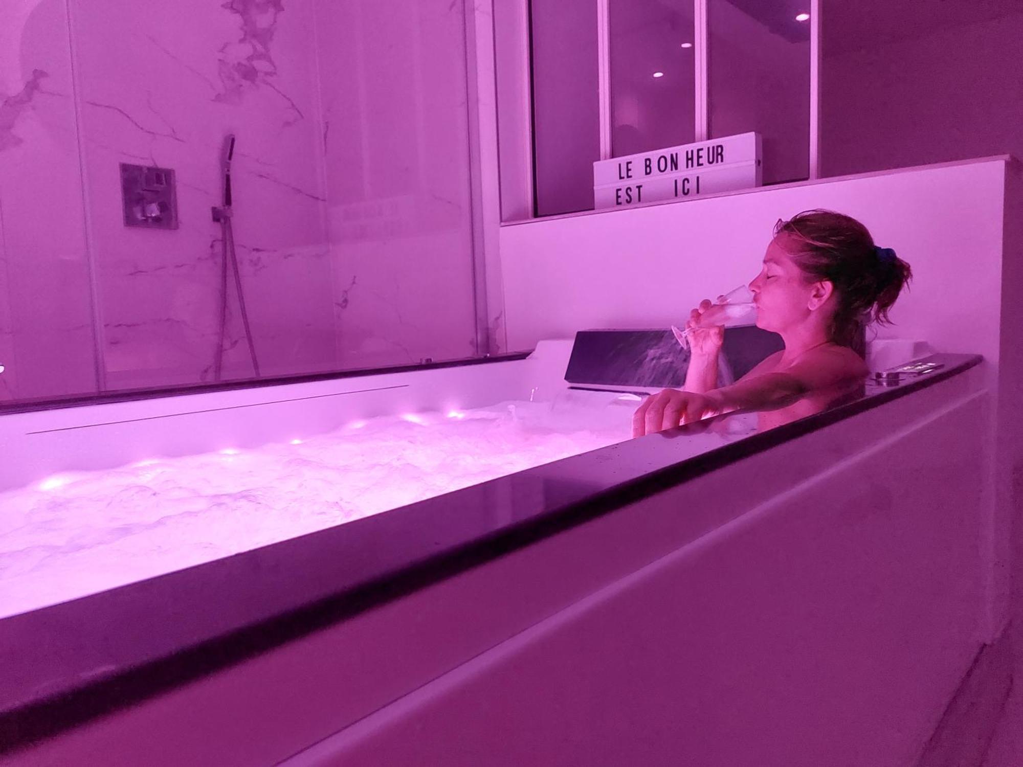 Love Room White - Les Delices Rooms Angers Exterior photo