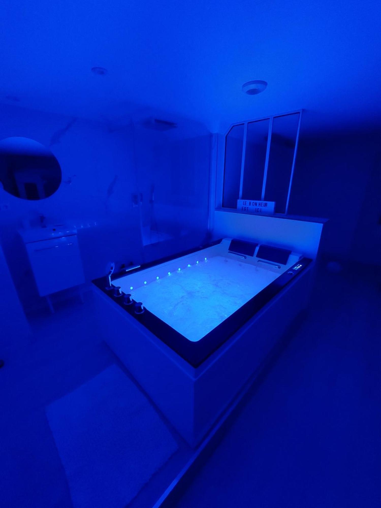 Love Room White - Les Delices Rooms Angers Room photo